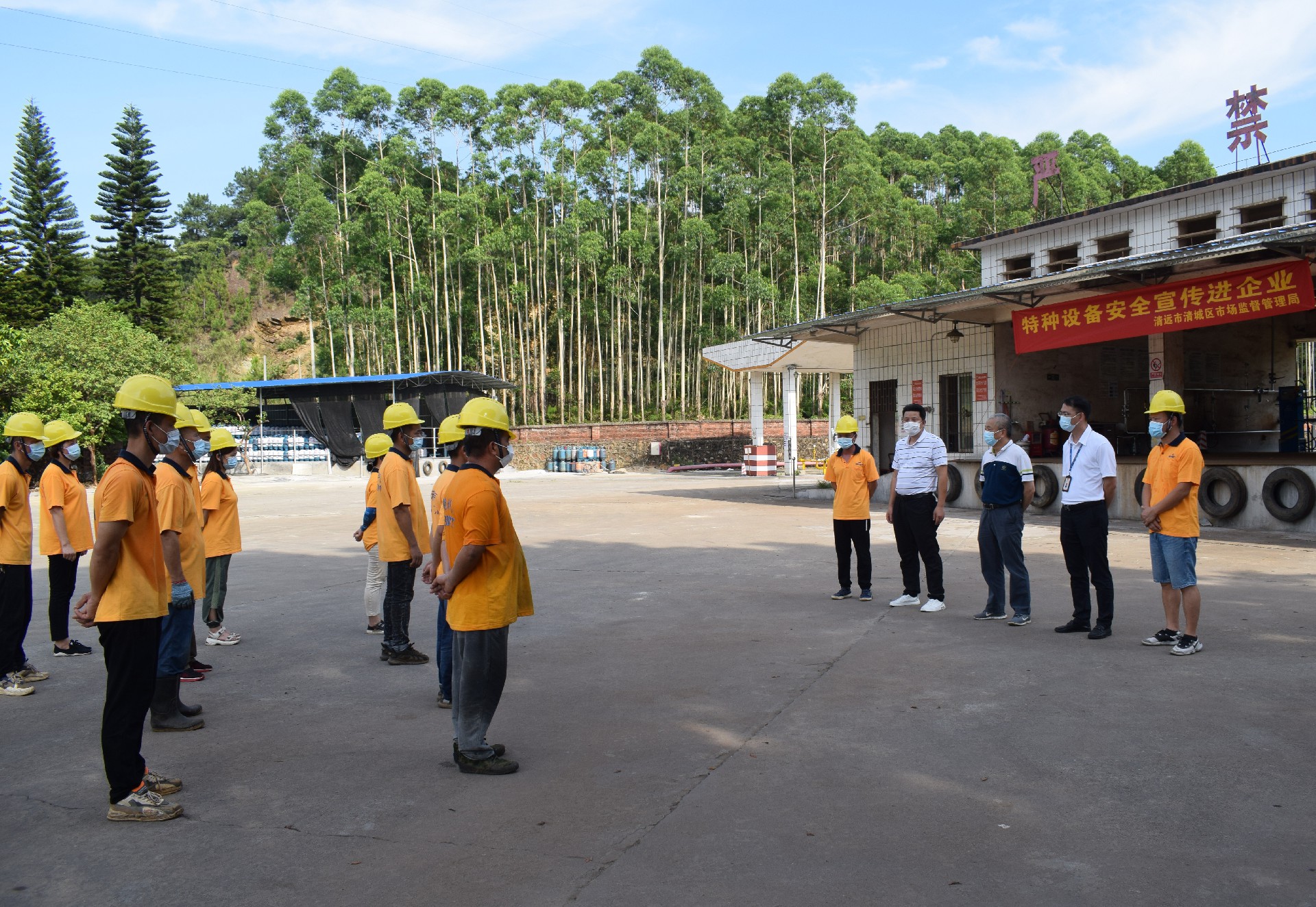 （圖為搶險成功，宣布解除警戒。）.jpg